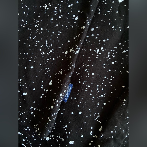 Youth crew neck short sleeve tee. Black with white spots. Boys size XL. - Picture 4 of 6